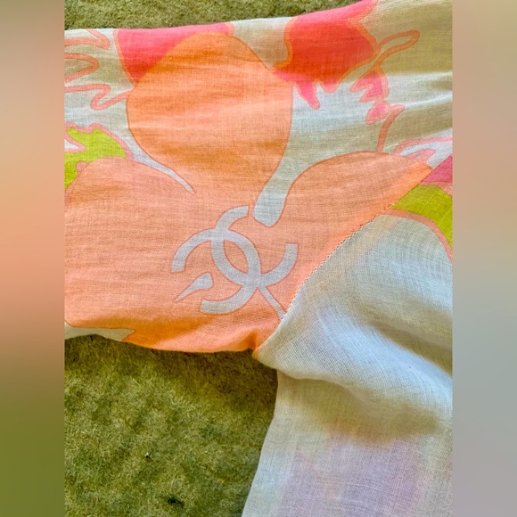 Vintage Chanel Blouse - Picture 12 of 15